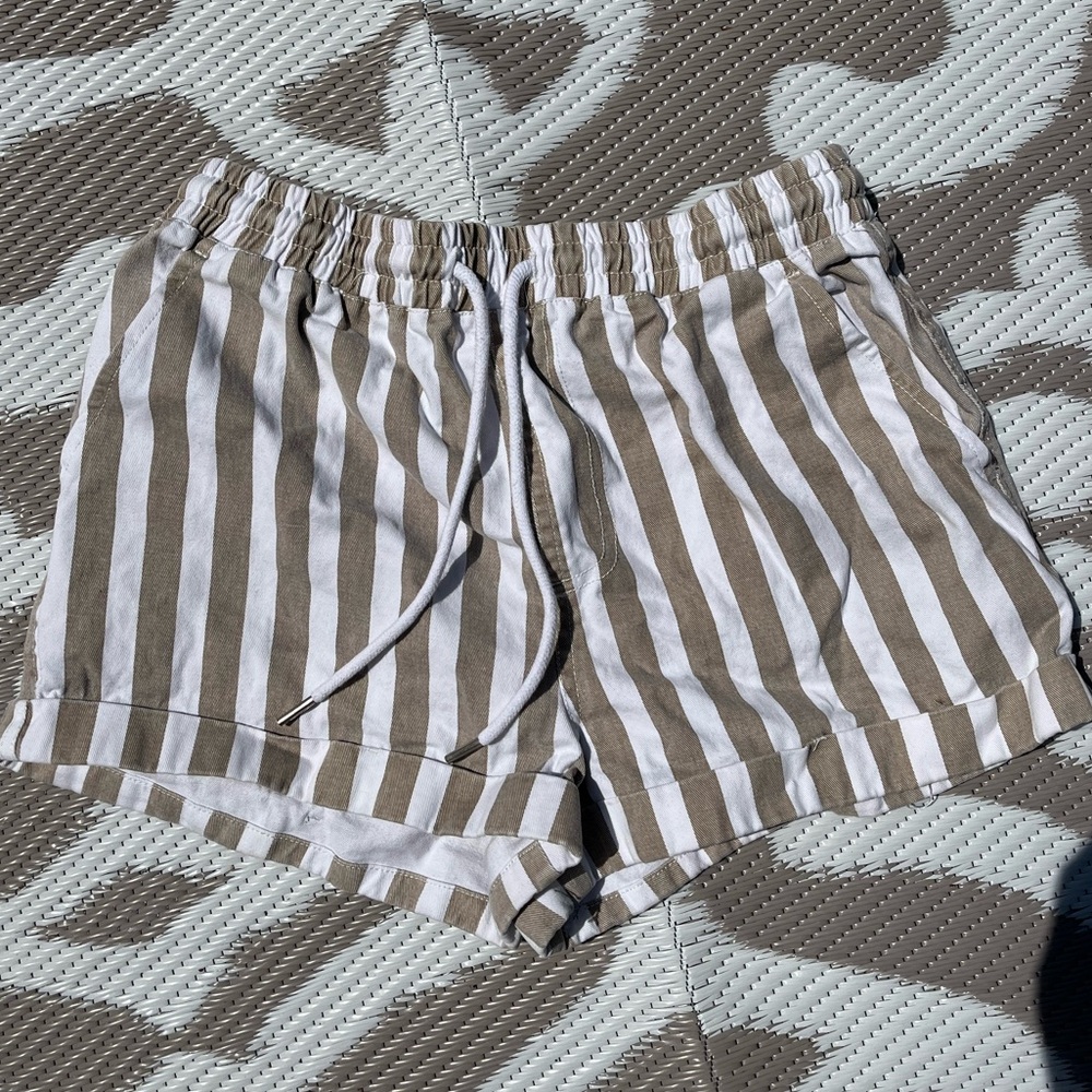 Forever 21 Shorts. Size M